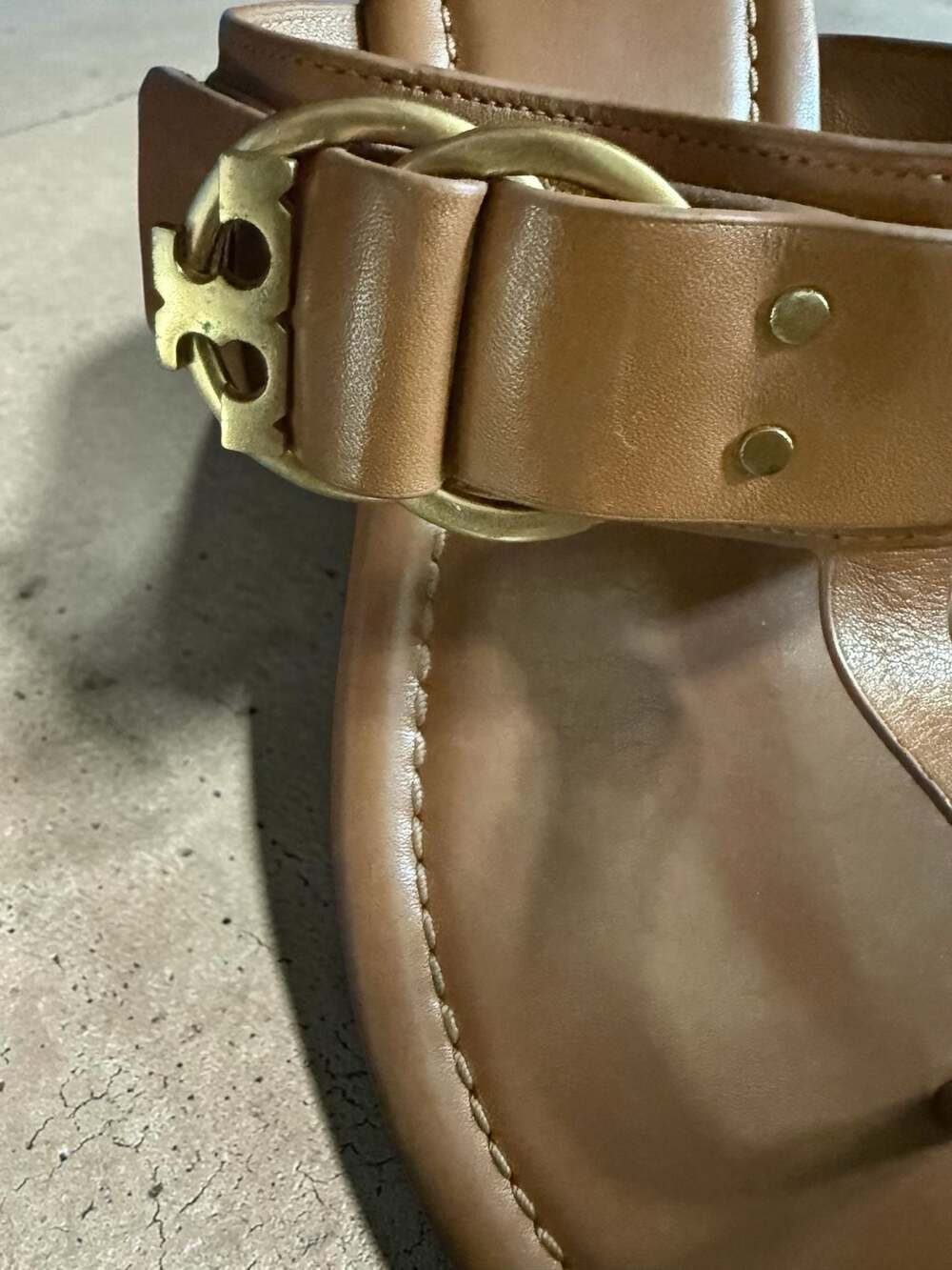 Tory Burch Marsden Flat Thong Sandal Size 10 Tan Leather Gold Ring Logo Slide - Picture 4 of 8